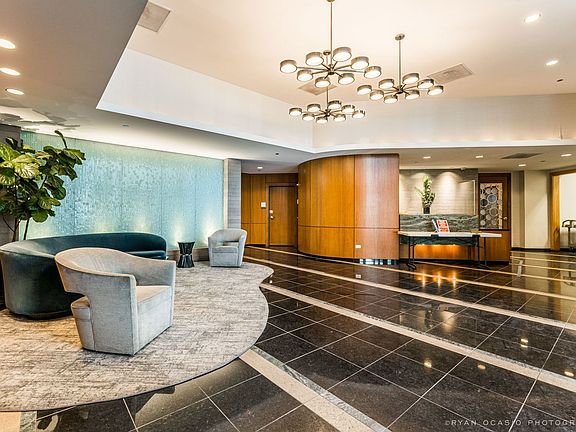 4th image of 420 E Waterside Dr Unit 1703