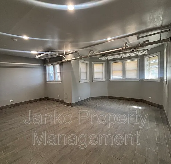 658 E 81st St #G — Photo 3