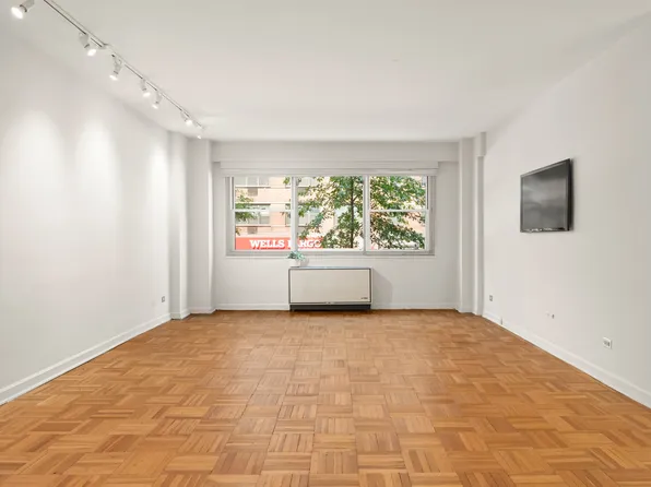 70 East 10th Street image 2 of 21