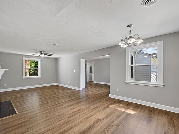5th image of 31 Greenbrier Rd