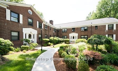 5th image of 409 Broad Ave APT A1