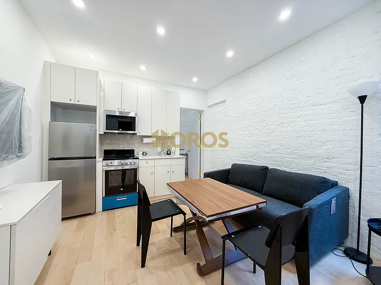 322 E 11th St #4 — Photo 4