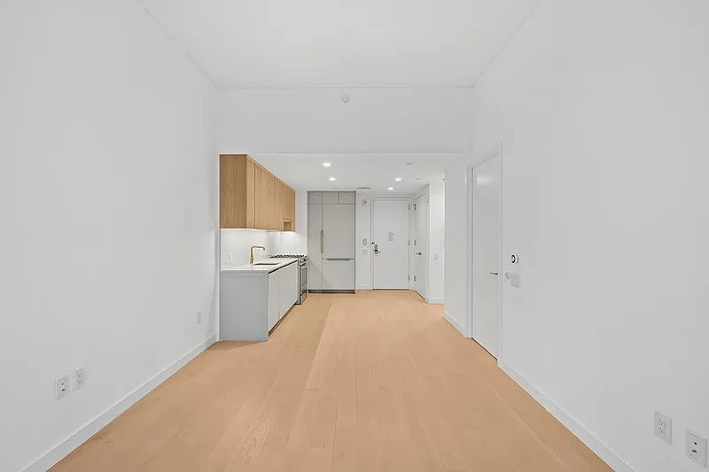 3 Court Square — Photo 2