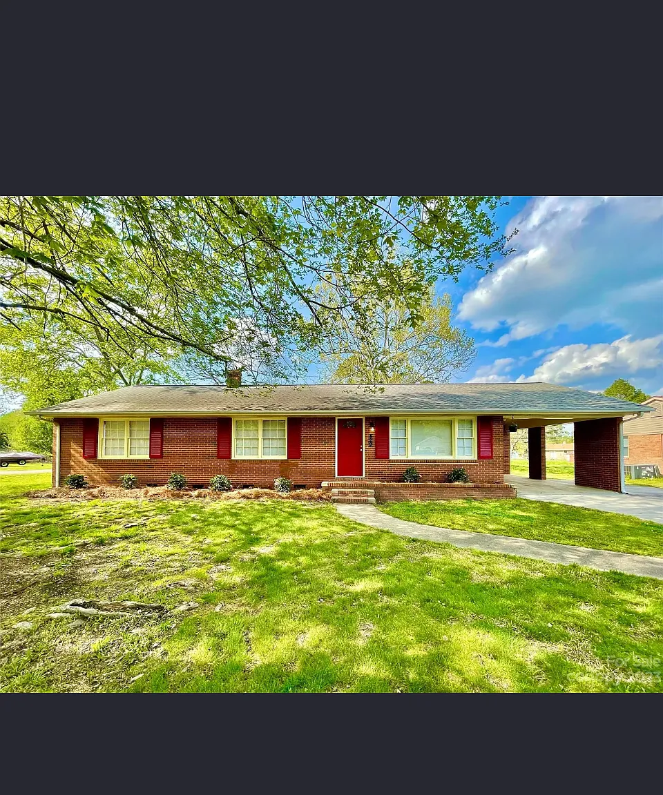 3 bed, 1313 sqft, $2,295 — Photo 1