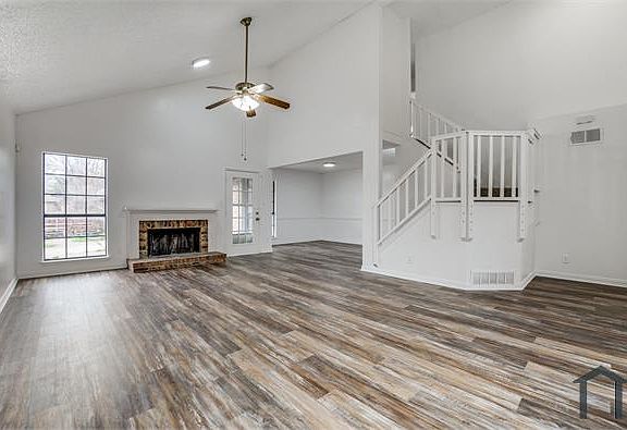 3rd image of 434 Wellington Dr