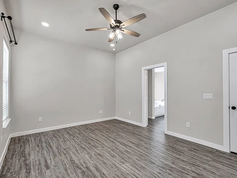 5910 Purtis Creek Dr — Photo 19