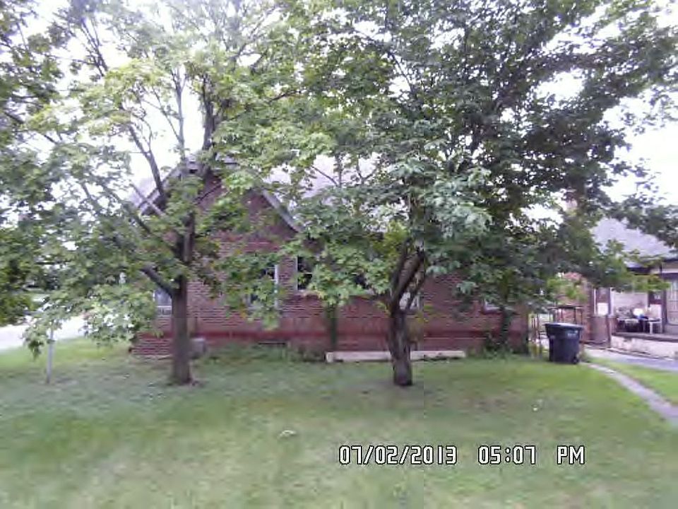 2nd image of 1668 N Gilbert St