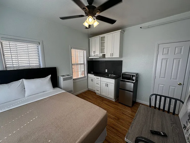 Soto Rose Apartments — Photo 16