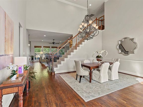 3rd image of 2219 Lakeway Dr