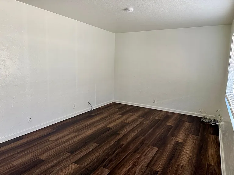 422 N Glenn Ave — Photo 3