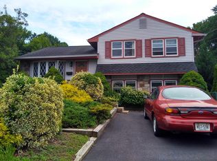 8 Great Oak Rd, Voorhees, NJ 08043