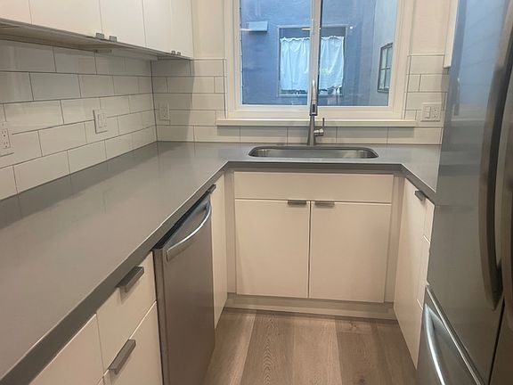 4th image of 1267 Pacific Ave #3