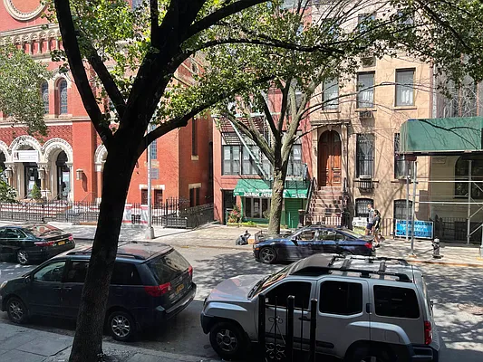 Rented by 18 REALTY | media 2