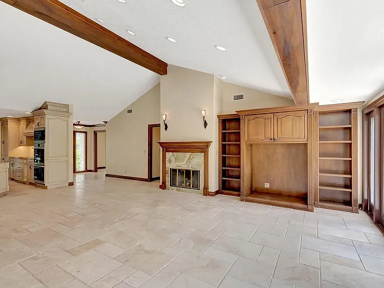 7415 Woodland Creek Ln — Photo 30