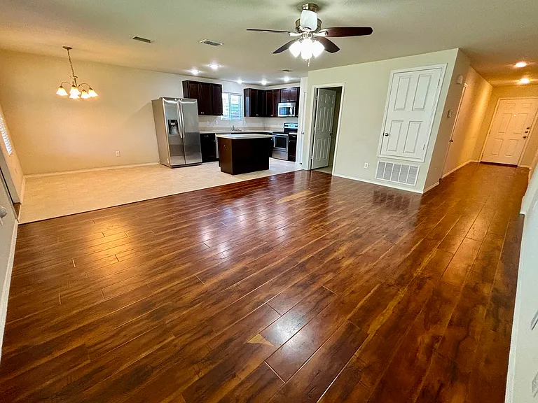 104 Abelia Dr — Photo 2