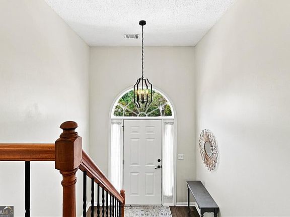 5th image of 39 Dunleith Dr