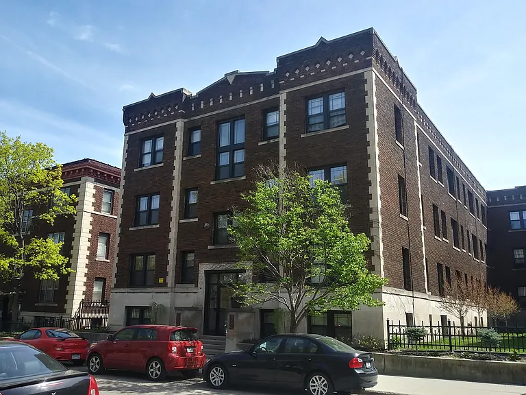 Stevens Square Apartments — Photo 4