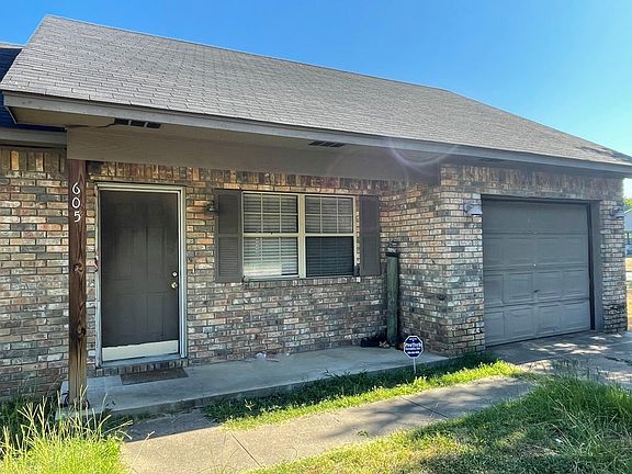 2nd image of 605 Valley Dr
