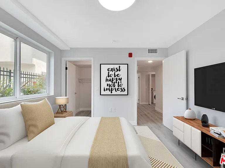 917 S Berendo St #101 — Photo 5