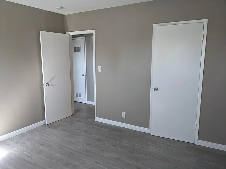 Second bedroom.