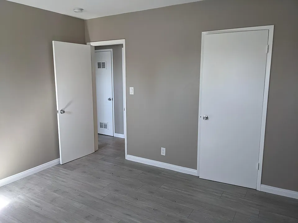 Second bedroom.