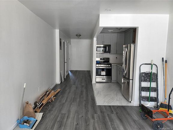 4th image of 1231 E 224th St Floor 1