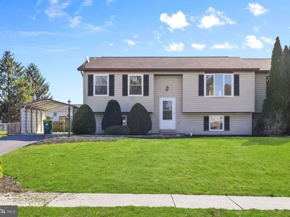 228 S Lincoln Dr, Hanover, PA 17331