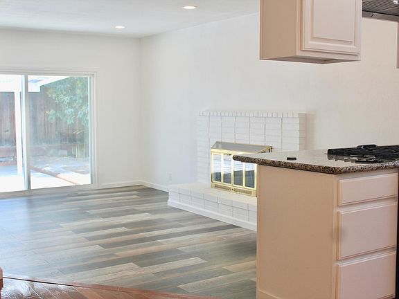 3rd image of 1067 Cloverbrook Dr