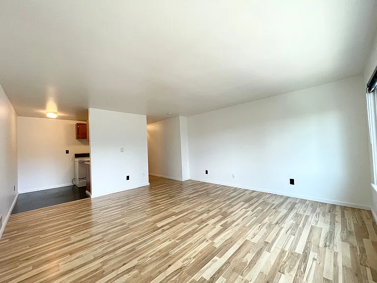 Escolier Apartments — Photo 33