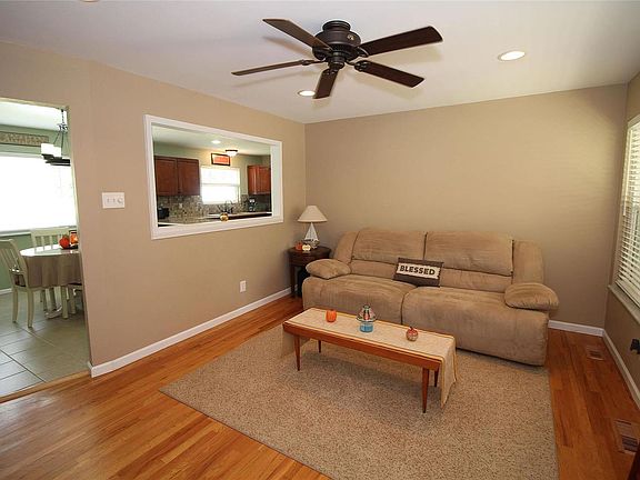 3rd image of 3349 Ringfield Dr