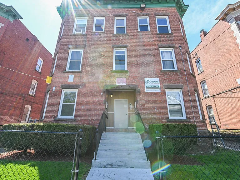 35 Bond St #2W — Photo 20