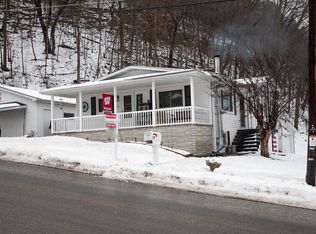 518 Mulberry Dr, Cassville, WI 53806