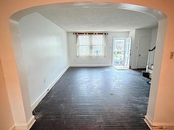 5th image of 6016 Reach St