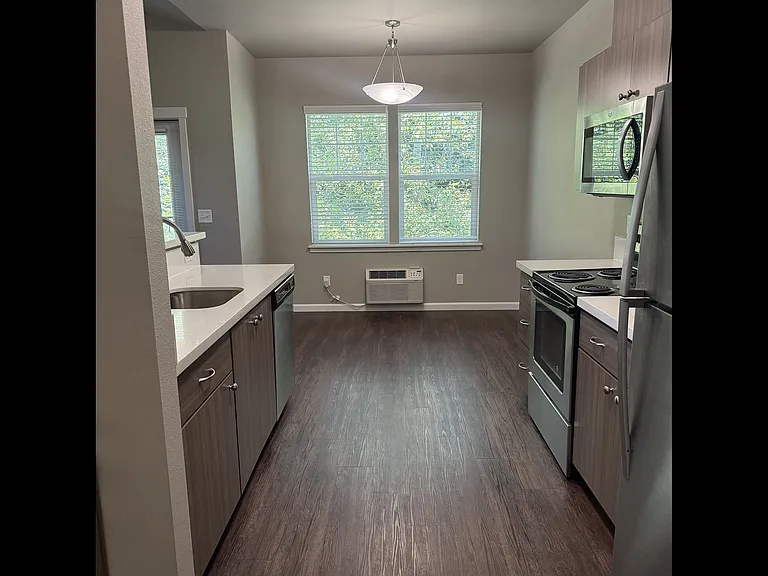 Kitchen/Dining Kitchen/Dining