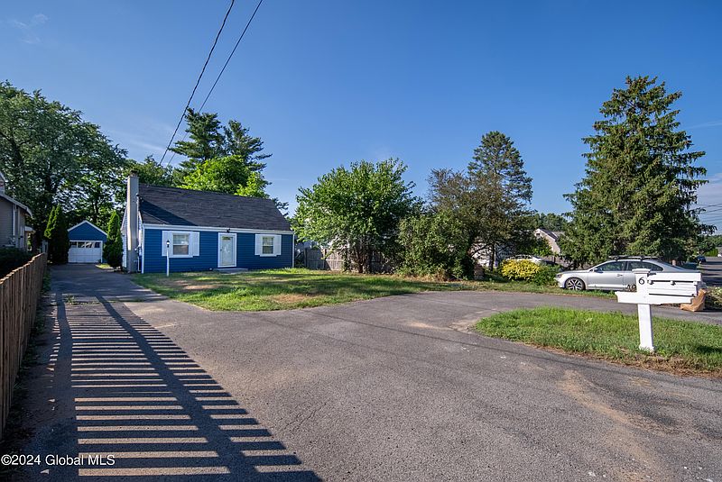 2nd image of 6 Pfeil Avenue