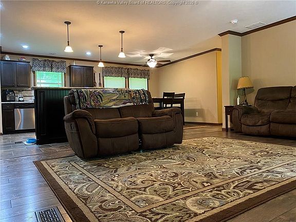 3rd image of 138 Yellow Rose Ln