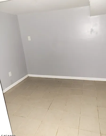 323 Irwin St — Photo 15