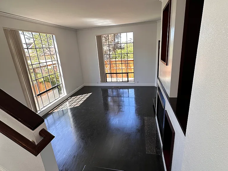 1412 Henry St — Photo 1