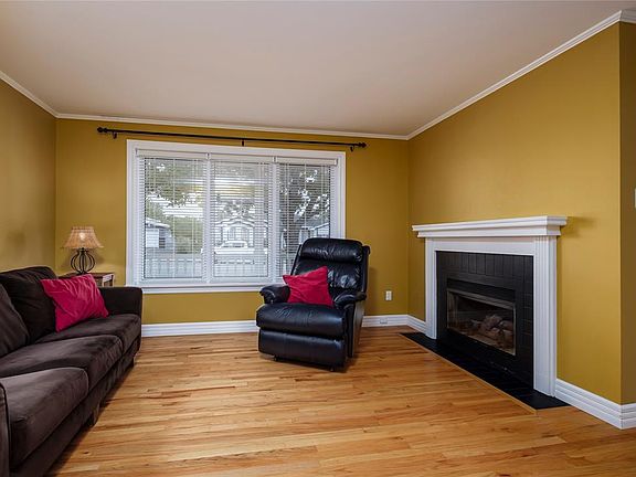 3rd image of 17 Quebec Street