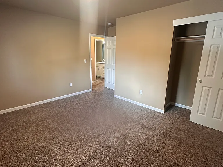 660 Hansen St SE #A — Photo 16
