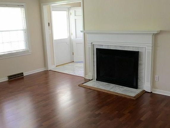 2nd image of 1002 Riverview Dr