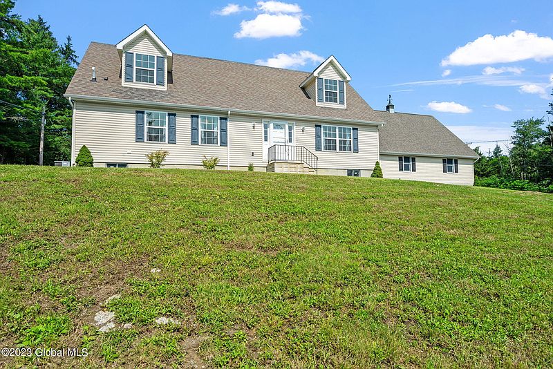 3rd image of 331 Wolf Hill Road