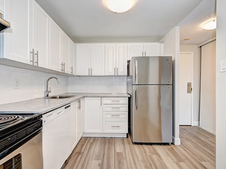 294 Talbot St — Photo 10