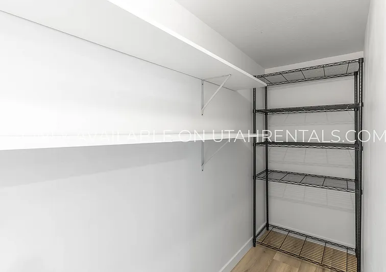 5866 S 129 W #DOWNSTAIRS — Photo 9
