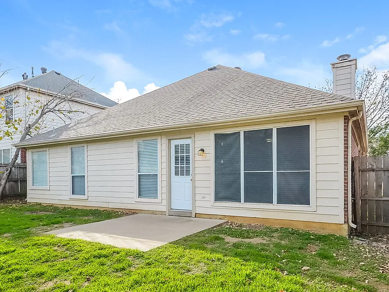 802 Lake Bridge Dr — Photo 16