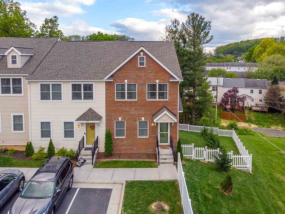 1st image of 348 Sapphire Dr