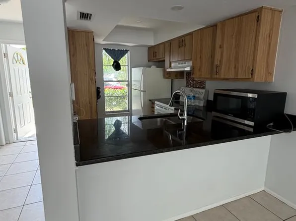 4641 SW Santa Barbara Pl APT 4, Cape Coral, FL 33914