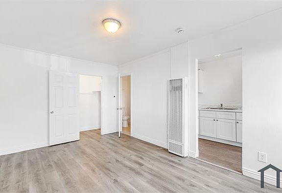 3rd image of 11901 S San Pedro St #A