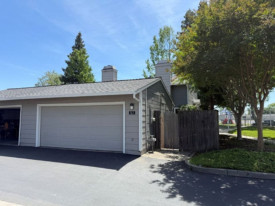 1st image of 161 Cambridge Dr