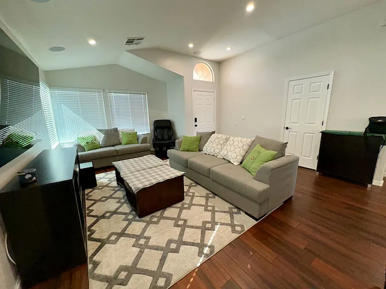 4428 Rodman Dr — Photo 3